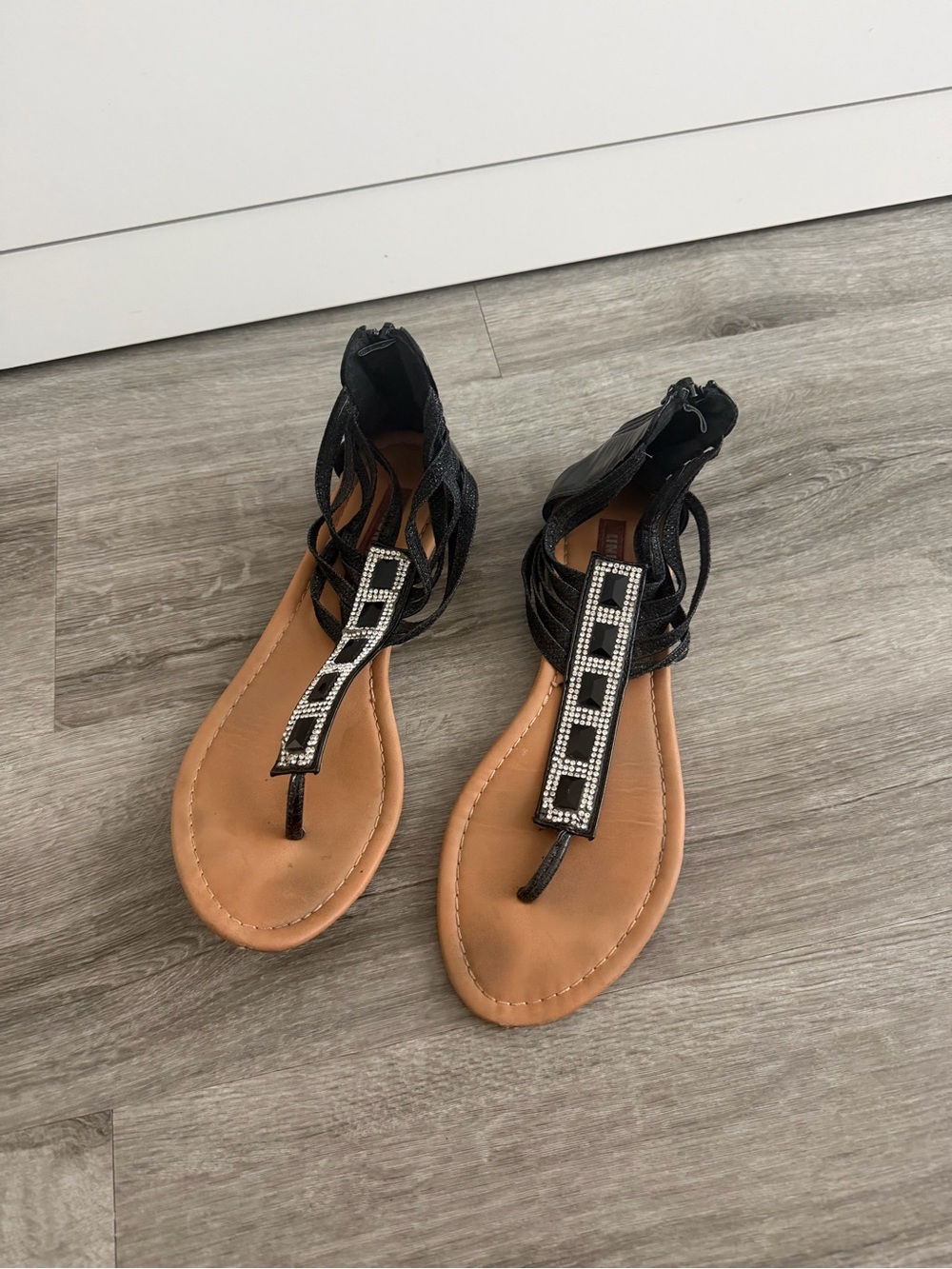 UNIONBAY Black T‑Strap Rhinestone Gladiator Sandals